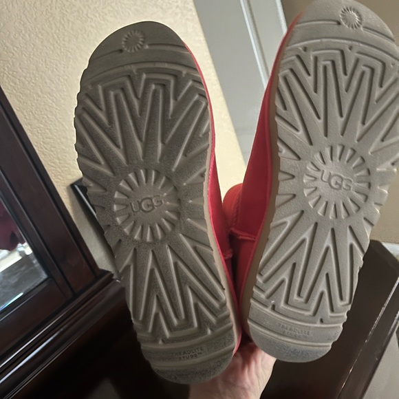 Uggs - Picture 2 of 6